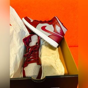 Jordan 1 Mid “ Cherrywood Red”